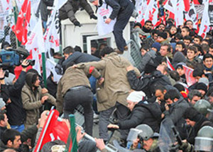 Jandarmayı Yumruğu Avukat Atmış