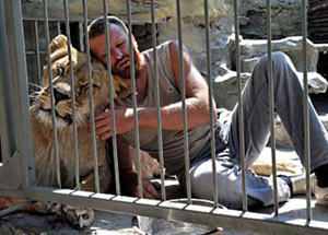 Aslanla Aynı Kafeste Bir Yıl