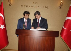Dışişleri Bakanı Davutoğlu Mersin'de
