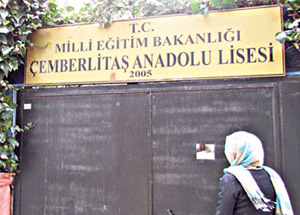 “Başını Aç Öyle Gel”