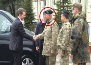 Türk General Alman Askeri Dövdü