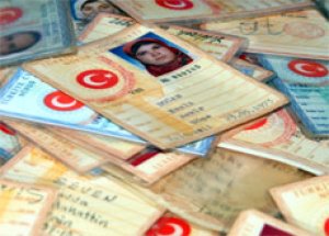 Kimliklere O İşaret Geri Dönüyor