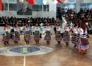 Halk Oyunları Şenliği