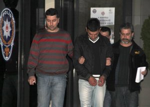 Cezaevinden Kaçtı, 9 Otomobil Çaldı