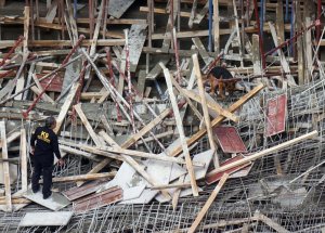 Rektörlük Binası Çöktü