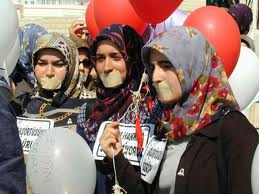 MHP'li Meral Akşener'den Başörtülü Vekillere Destek