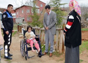 Hayırseverden İhtiyaç Sahiplerine Tekerlekli Sandalye