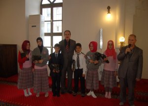 Orta Okul Öğrencilerinden Camide Hadis Yarışması