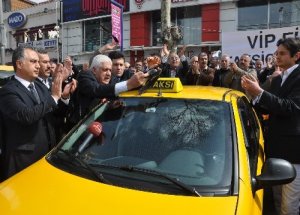 Taksicilerden 'akıllı bilet' protestosu
