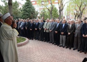 Bakan İsmet Yılmaz, Konya’da cenazeye katıldı