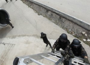 Özel Harekat Polisinden Çok Özel Kareler