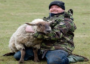 Başbakan Bataklıktan Koyun Kurtardı