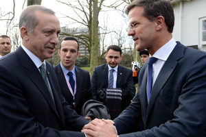 Canlı Bombalar Hollanda'da Fink Atıyor!