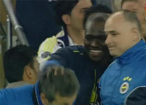 Sow'dan Hocasının Kafasına Gol Tokadı