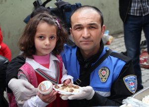 Hakkari Polisinden Vatandaşa Kavurma Ziyafeti
