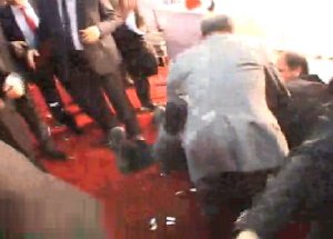 Veysel Eroğlu Açılışta Bayıldı