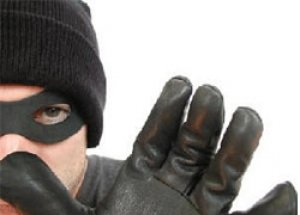 Evine Giren Hırsıza Evinde Çalışma Teklifi