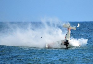 Gösteri Uçağı Denize Çakıldı