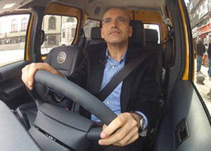 Şimşek Taksici Oldu,Kaza Yaptı!