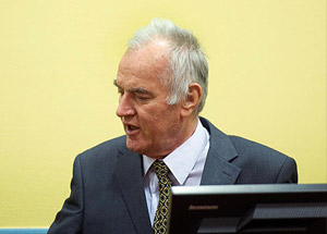 Türklere Hakaret Etti