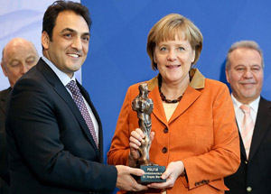 Merkel'e Türk-Alman Dostluk Ödülü
