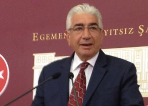 MHP'li eski bakan karısından korunacak!