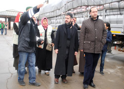 Gıda ve battaniye dolu yardım tırları Suriye'ye girdi