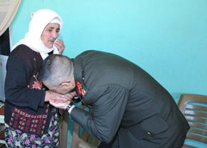 Tuğgeneralden Şehit Anasına Esas Duruş!