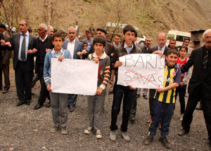 Hakkarililer Akil İnsanlar'ı Gözyaşlarına Boğdu