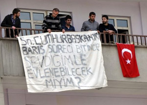 Muş'ta Şaşırtan Pankart