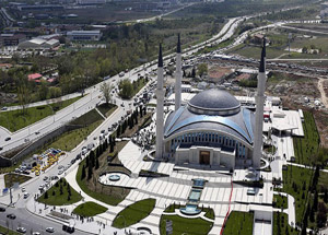 Ahmet Hamdi Akseki Camisi İbadete Açıldı