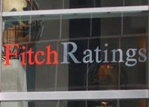 Fitch, İngiltere'nin kredi notunu düşürdü