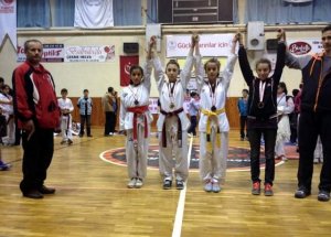 Yıldız Yumruklardan Madalya Yağmuru