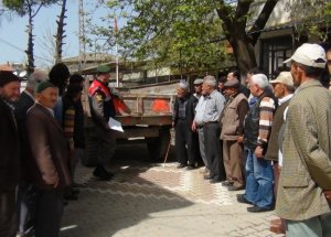 Jandarmadan Köylülere Traktör Eğitimi