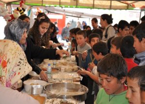 Gönül Elçileri’nden Muhtaçlar Yararına Kermes