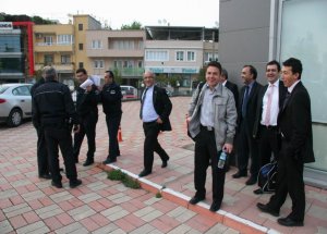 Asansörde Kalan 9 Kişiyi İtfaiye Ekipleri Kurtardı