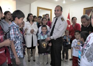 Çocuklar İlk Defa Askeri Kışlayı Ziyaret Etti