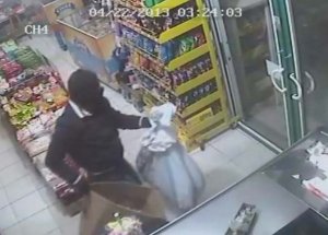 5 Bin TL’lik Sigara Ve Parfüm Çaldılar
