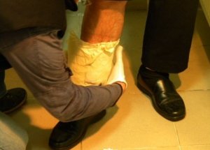 5 bin 550 adet Uyuşturucu Hapı Bacağına Sardı