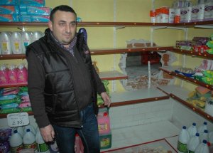 Duvarı Delip Marketi Soydular