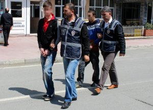 Kom’dan Kafeye Uyuşturucu Baskını