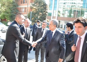 Arınç’tan Akit’e Ziyaret