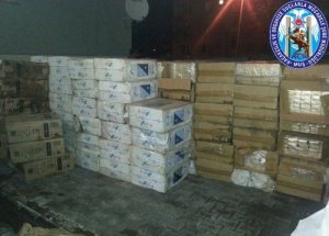 Hurda yüklü TIR'dan kaçak sigara çıktı