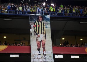 Tribünlerden Tekbir Sesleri Yükseldi