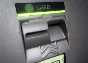 ATM'ye 'Bakma' Parası 6 TL!