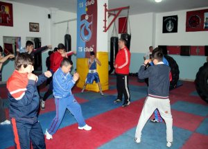 Bu Boks Kulübü Başka