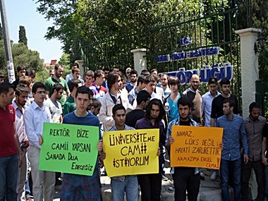 Ege Üniversitesi Öğrencileri Cami İstiyor
