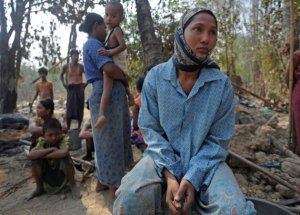 Camileri Yakıp Evleri Ateşe Verdiler