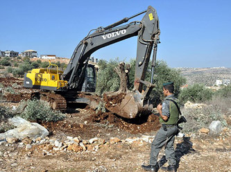 İsrail tarım arazilerini talan etti