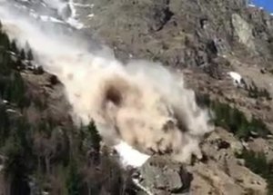 Fransa’da devasa çığın düşme anı kamerada